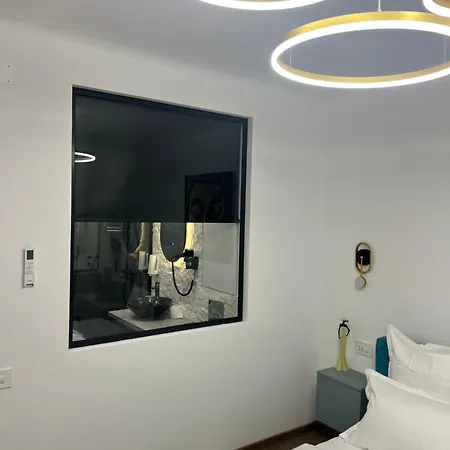 Style Uniri ブカレスト