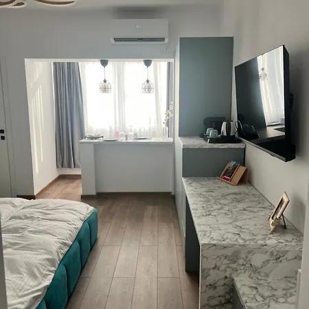 Style Uniri * ブカレスト